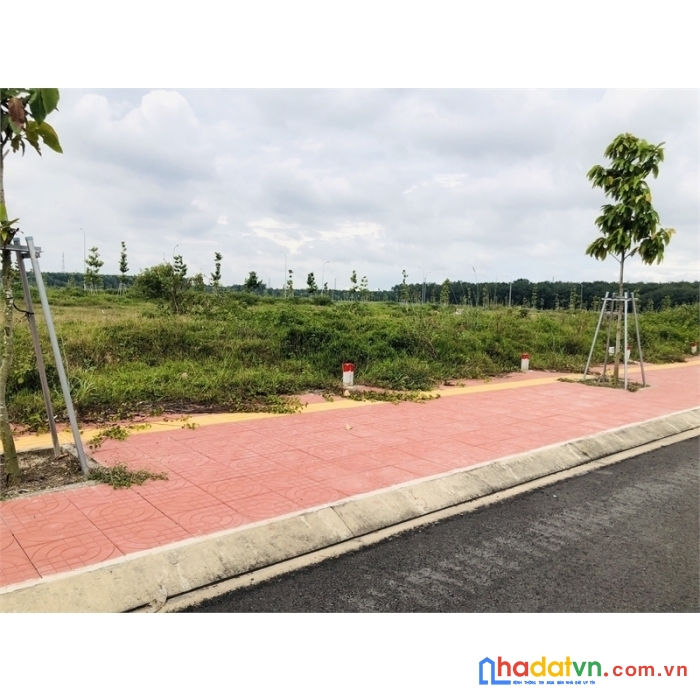 Cần tiền bán cắt lỗ lô đất thổ cư mega city ngay tthc bến cát, giá 1,3 tỷ