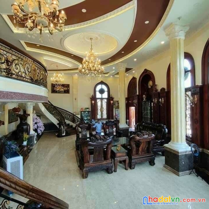 Biệt thự cực đẹp, hẻm xe hơi -  diện tích lớn - gần công viên lê thị riêng