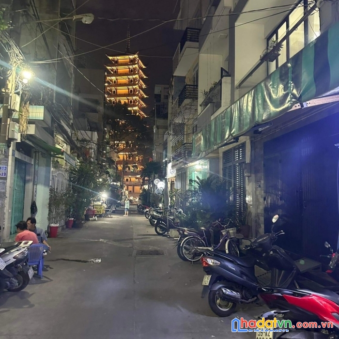 Chủ gửi bán gấp nhà hxh điện biên phủ, p10, q10 thông ra 3/2. - giá: 10.8 tỷ