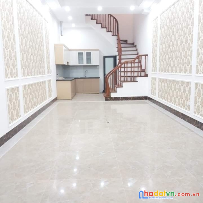 Nhà thạch bàn 5 tầng, 2.6tỷ, 4 chỗ đỗ cửa