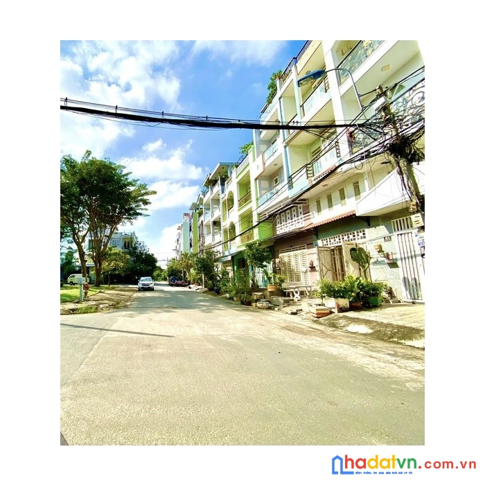 Bán nhà mt kdc bình phú - view công viên - đường rộng, đẹp