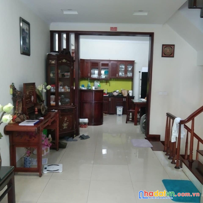 Bán nhà nguyễn ngọc vũ cầu giấy 90m 4 tầng vài bước chân ra mặt phố ô tô đỗ cửa nhỉnh 11 tỷ lh