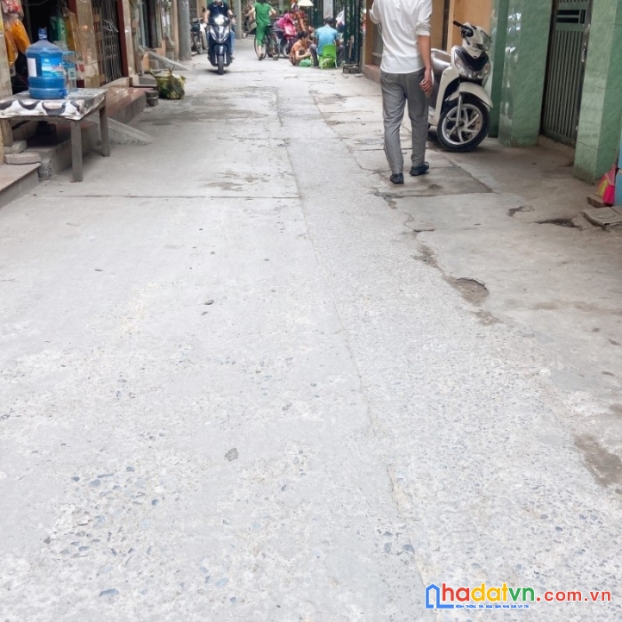Bán nhà quận thanh xuân khương đình 98m nhà cấp 4 mặt ngõ thông gần phố nhỉnh 5 tỷ lh 0975124520