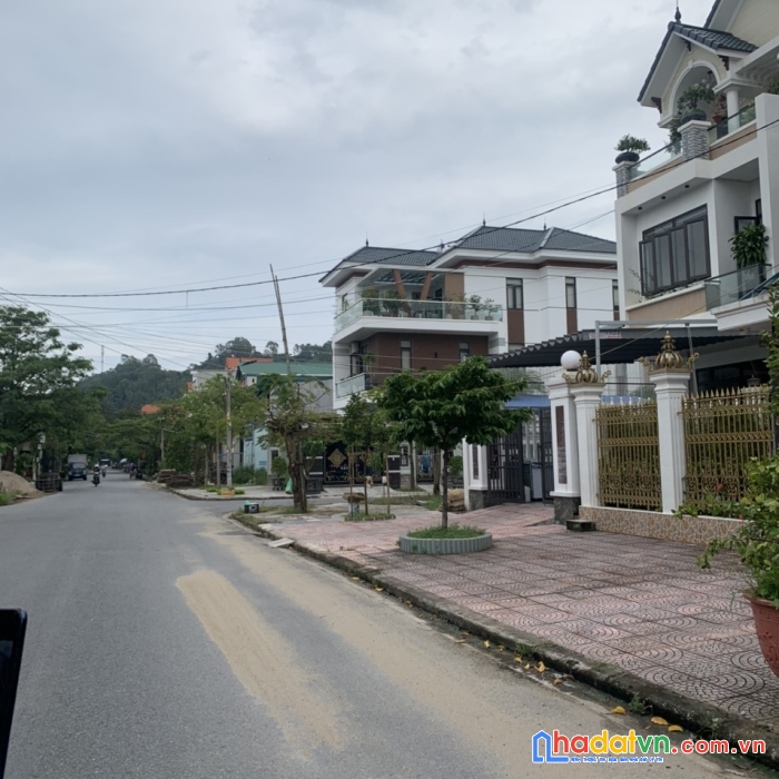Lô đất 100m2 tuyến 1 đường 20m thanh niên , trung tâm quận đồ sơn- hải phòng  gần biển giá 2,x tỷ