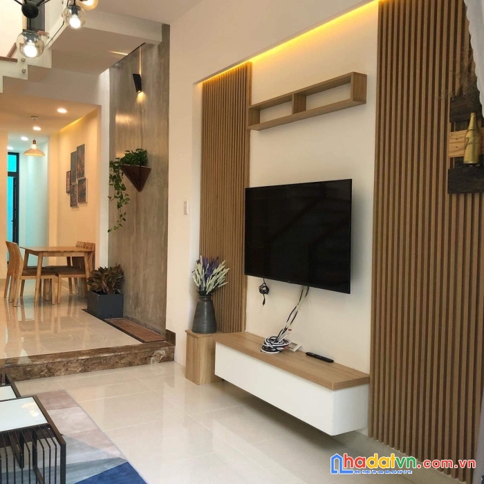 Bán nhà đầm trấu hai bà trưng 187m2 c4, mt 12m giá 17 tỷ