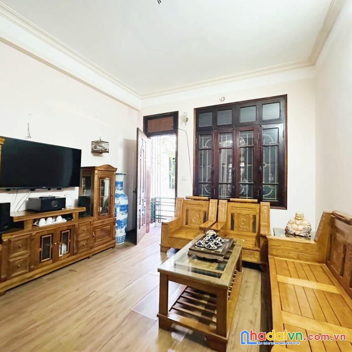 Bán nhà cát linh 55m ô tô đỗ cửa hai thoáng ô chờ thang máy giá đẹp
