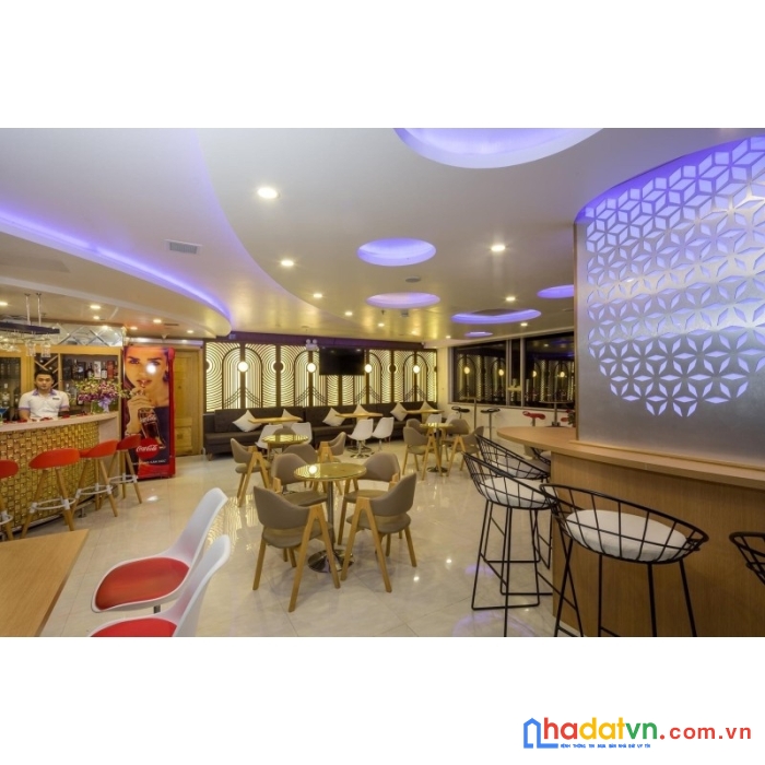 Khách sạn cao cấp ngay bãi tắm phạm văn đồng, 300m2, 81 phòng, 12 căn hộ