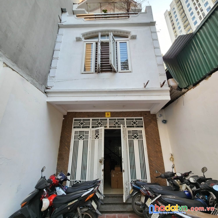 Bán nhà ngõ to như phố - vỉa hè, kinh doanh - hai thoáng - cạnh bến xe giáp bát