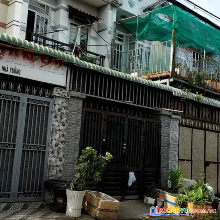 Chính chủ cần bán nhà mặt tiền đường xe tải, gần chợ hóc môn