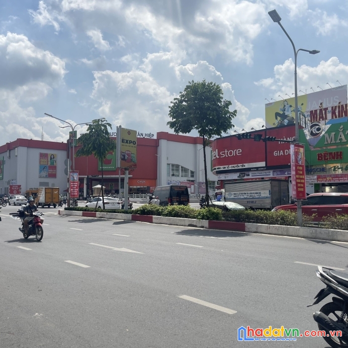 Bán nhà 1 trệt 1 lầu mặt tiền nguyễn ái quốc gần vòng xoay p.tân phong
