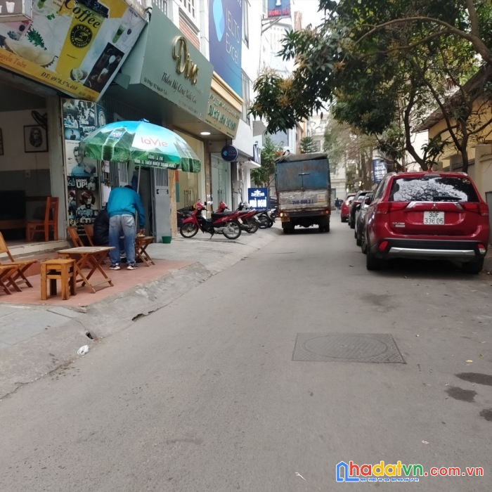 Nhà đẹp phân lô vip phố hoàng cầu 50m mt4.3m hai mặt ngõ ô tô tránh.