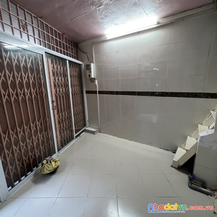 Cho thuê nhà nguyên căn 120/7b trần hưng đạo, quận 1 tp hcm