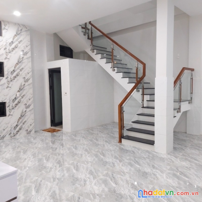 Nhà mặt tiền trần cao vân ubnd quận, 93m2, 4 tầng, ngang 7