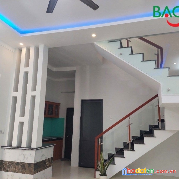 Bán nhà lầu mới, sân oto, đường oto gần trường trấn biên chỉ 3ty2
