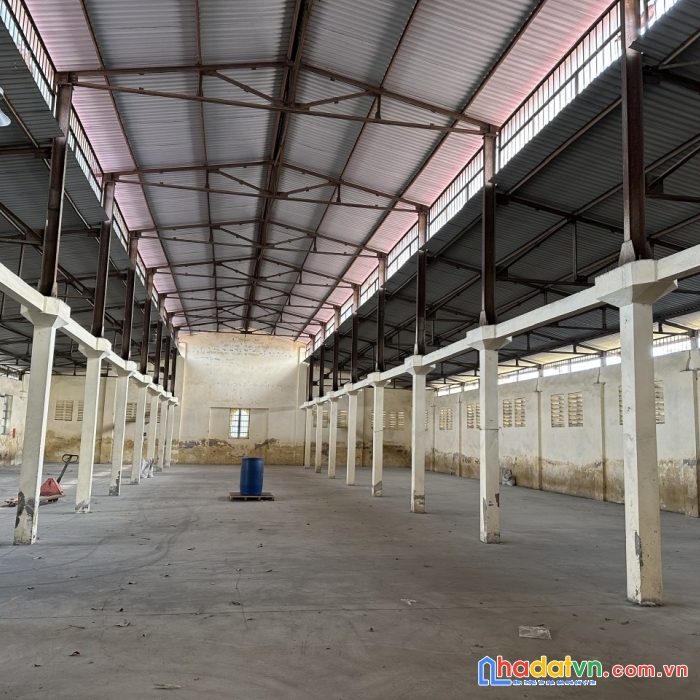 Cho thuê kho xưởng 800m ở cổ bi, gia lâm, hà nội. xe container đỗ cửa pccc, xuất vat đầy đ