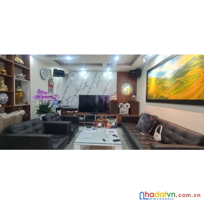 Nhà phố hồng tiến, phân lô, lô góc, vỉa hè, view hồ, ở hoặc kinh doanh sướng.