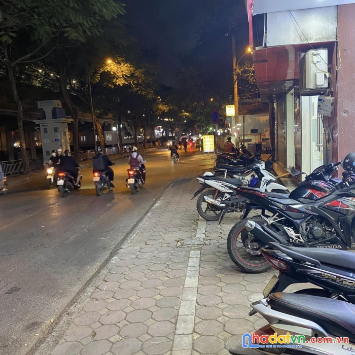 Mặt phố giáp nhất thanh xuân 7 tầng  kinh doanh sầm uất vỉa hè ô tô tránh 10.5 tỷ lh0975124520