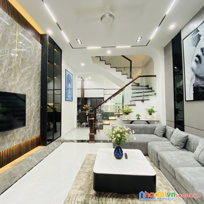 Lô góc nguyễn ngọc vũ cầu giấy 38m 5t mặt tiền 4m ngõ thông gần phố nhỉnh 5 tỷ lh 0975124520
