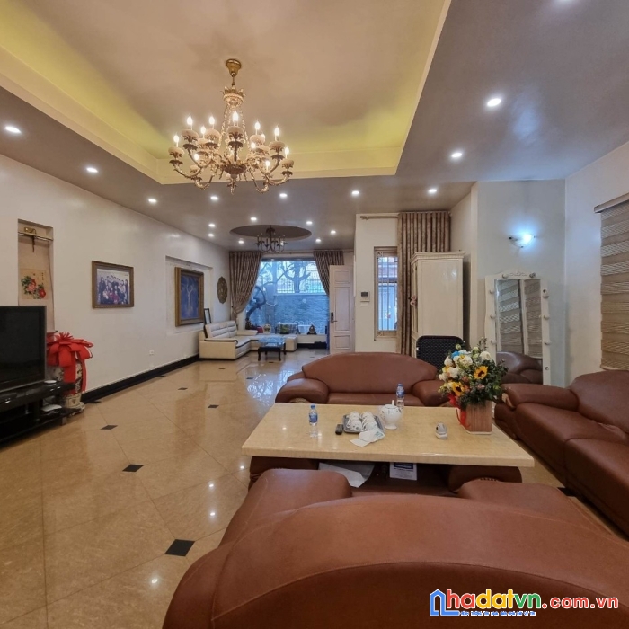 Biệt thự siêu vip tại cầu giấy 200m, ô tô tránh, vỉa hè rộng, kinh doanh đỉnh, nhỉnh 40 tỷ.