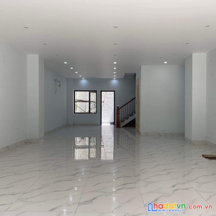 Cho thuê shophouse phố thành trung-trâu quỳ, 90m2 5 sàn, đường 30m.0982852808