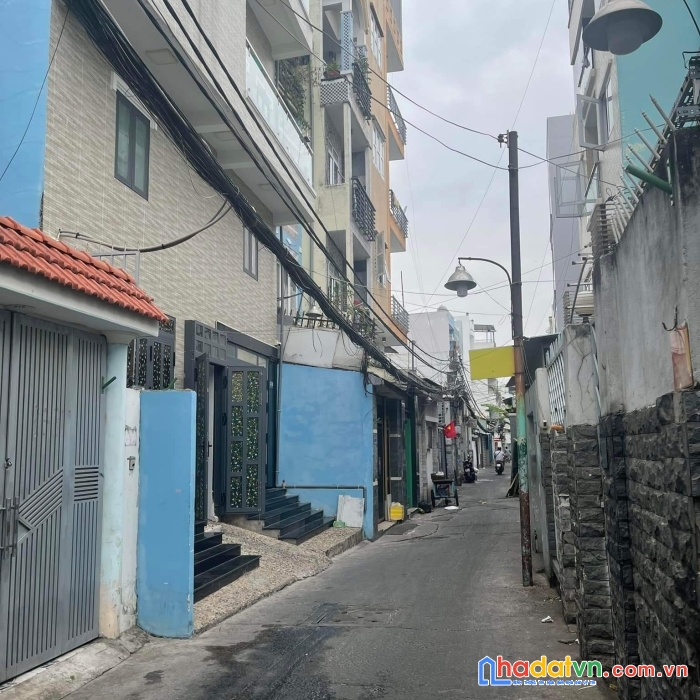 # nhà rẻ diện tích 49 m2 ngang 3.5 x 14 m
48 triệu m q4 đoàn văn bơ cách q1 có 100 m
ngân hàng