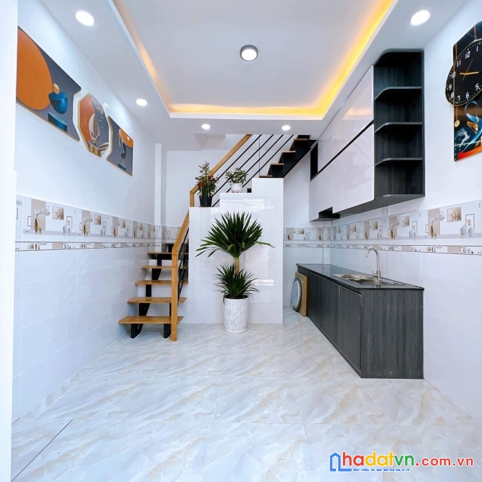 # bán nhà hẻm khánh hội q4  -3 tấm dt ngang 3,3 x6m trệt + 2 lầu ban công 2 pn+ 3wc hơn 2 tỷ