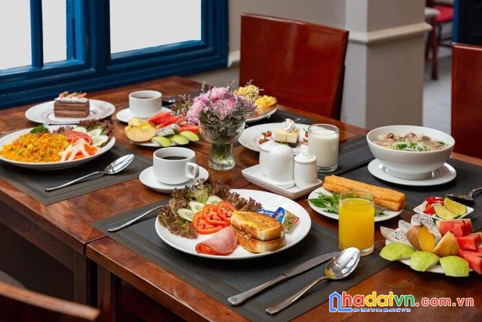 Bán khách sạn mt mỹ khê ngay võ văn kiệt. quận sơn trà. 6 tầng. 20 phòng. kd  ổn định