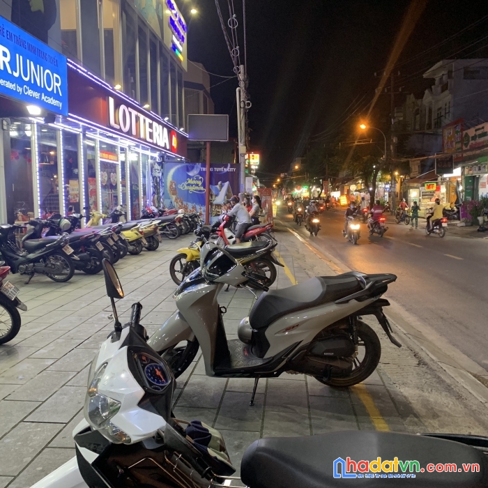 Bán nhà mặt tiền văn cao, ngay chợ tân hương, dt: 4x15m, 4 tầng, 4 pn, thuê 25tr, giá 11.9 tỷ