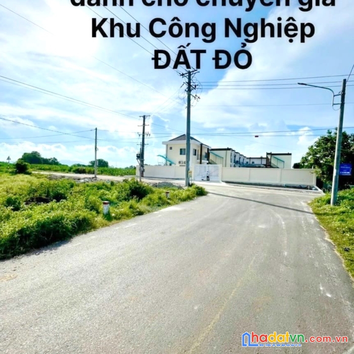 Cần chuyểnnhượng lô đất 2 mặt tiền nhựa cách mạng tháng 8 - lê thị hồng gấm , tt. đất đỏ - huyện