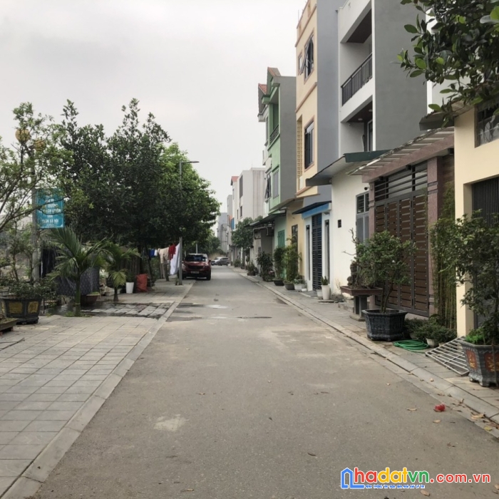 Bán nhà 4 tầng z153 
chính chủ bán nhà 4 tầng z153 ngay sát hồ điều hòa tổng. dt 55,4m2