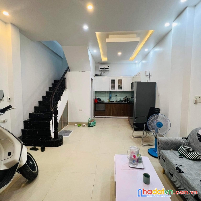 Trung tâm quận cầu giấy nhà đẹp an sinh đỉnh, 35m2 x5 tầng giá 4.9 tỷ