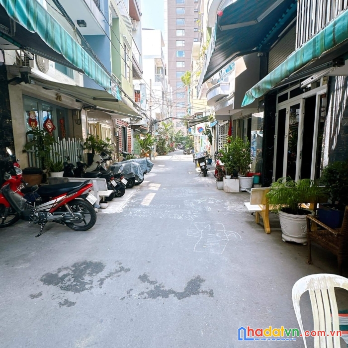Bán nhà đẹp rẻ mặt tiền hẻm xe tải vĩnh hội q 4
diện tích sd : 105 m2 đúc 5 tấm giảm ngay 1 tỷ
