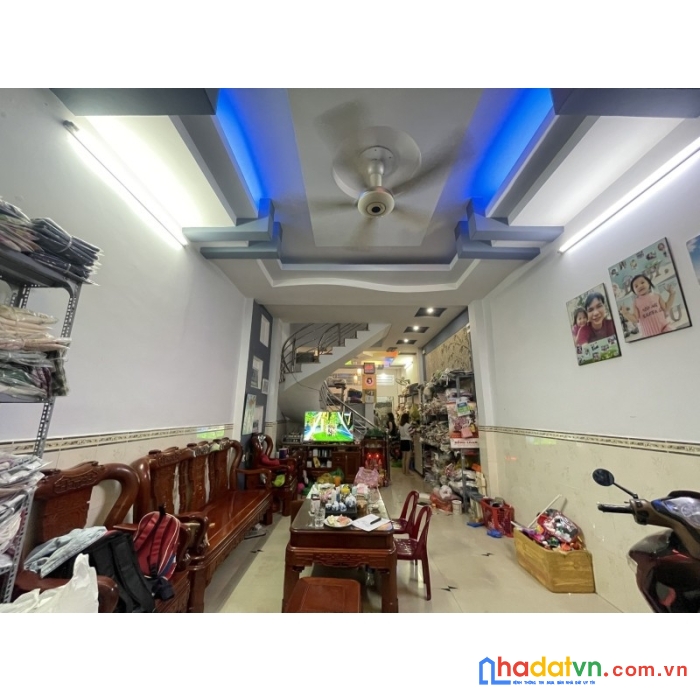 Cần bán gấp nhà sát mt lê ngã-âu cơ  4 tầng,  60m2, xe tải tới nhà, chỉ 6.3 tỷ lh 0902160655