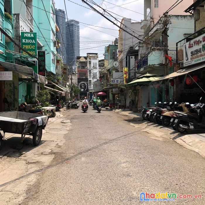 Mặt tiền nhỉnh 9 tỷ - vị trí đắc địa – gần landmark 81 - 51m2