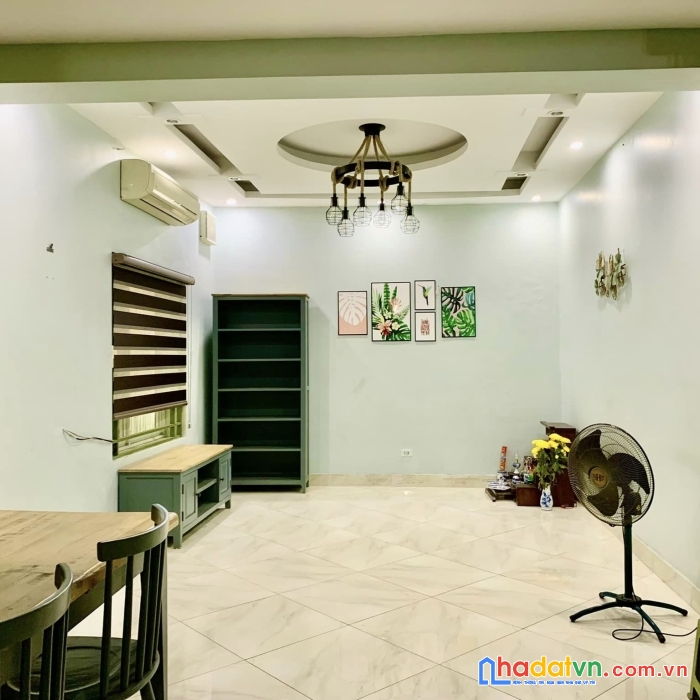 Cho thuê nhà hàng chuối hai bà trưng 37m2 x 3 tầng, giá 13.5 triệu