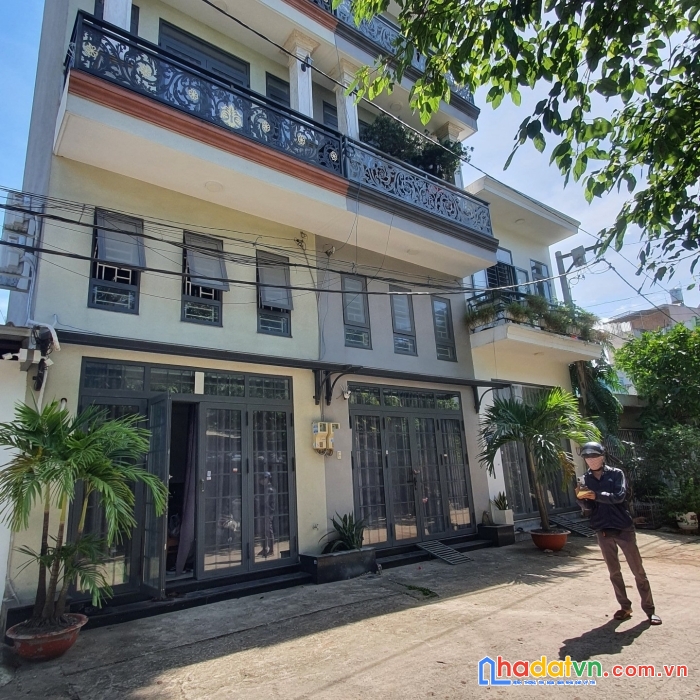 Bán nhà ngay ngã 3 đông quang, hiệp thành, đường 10m, sổ riêng