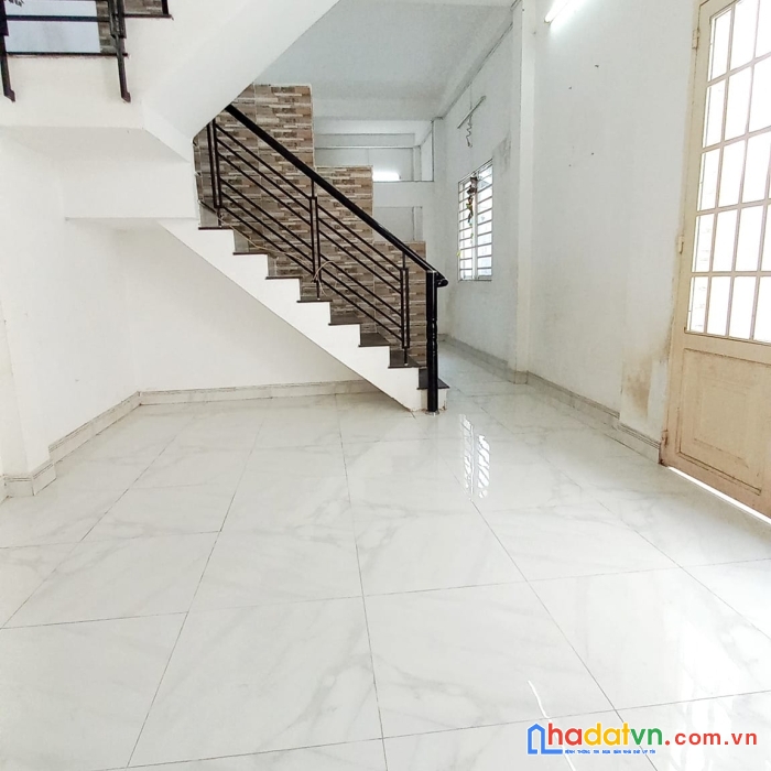Nhà đẹp.. vị trí đẹp..không lộ giới hoàn công không quy hoạch.. đầy đủ tiện ích đáng sống..chợ..