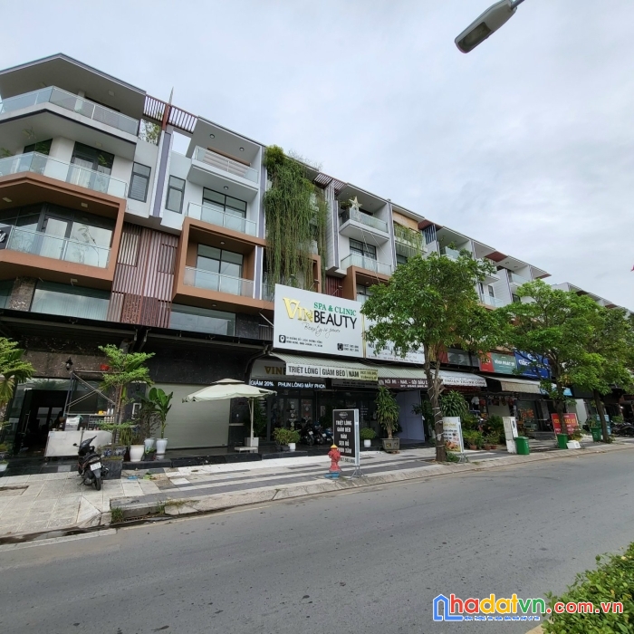 Cho thuê shophouse dương hồng, nhà 3 lầu, đường số 1, nội thất thang máy sẵn, giá 24 triệu, lh: