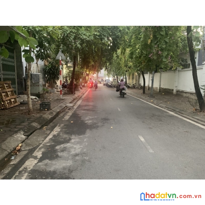 Bán nhà phố chu huy mẫn chir11,5 tỷ với diện tích 80 m2 vi trí đep cạnh trường học