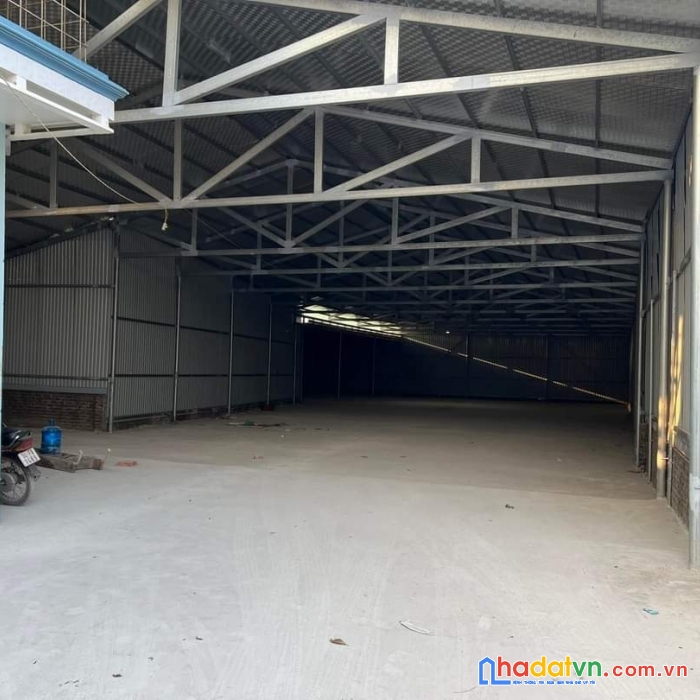Cho thuê 980m kho xưởng ở tả thanh oai, hà nội. xe 10 tấn đỗ cửa, điện 3fa, nước sạch