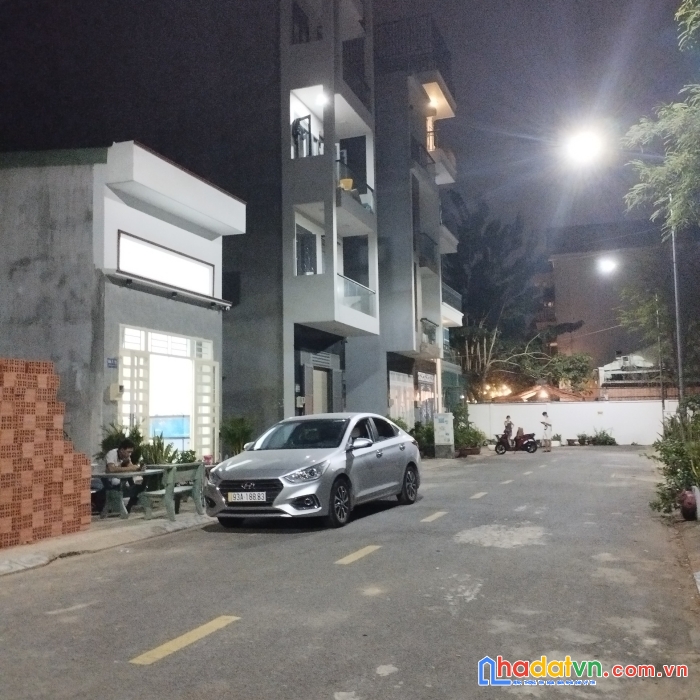 Bán nhanh nhà gần đh nguyễn tất thành hơn 200m sử dụng hđt 300 tr/1 năm