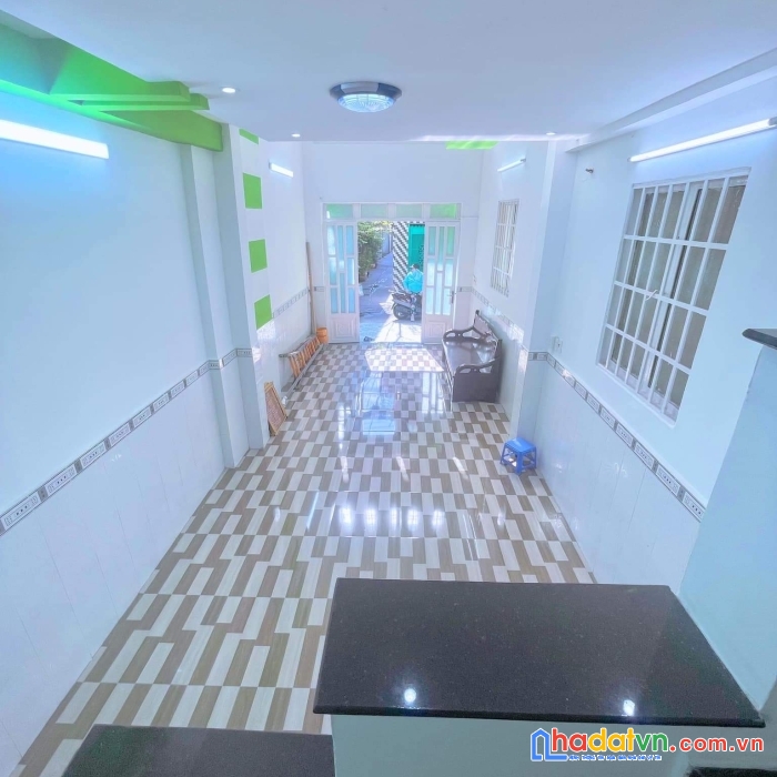 Bán nhà hẻm xe hơi nguyễn khoái q4
 dt 61.5 m ngang 3.4x 20.17 m- 3 tấm hơn 6 tỷ cách