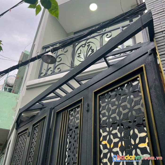 Bán nhà đẹprẻ q4 căn gốc 2 mặt tiền hẻm nguyễn tất thành dt 40 m   5x7 m
2 tấm 3 phòng ngũ 2wc