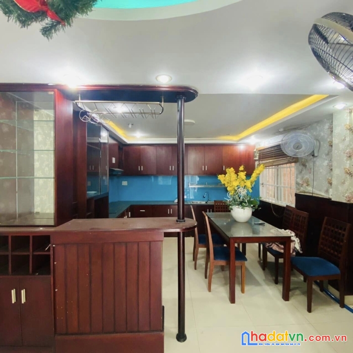 Chỉ nhỉnh 4 tỷ - nhà 4 tầng - 36m2 - sát ngay chợ bà chiểu - trung tâm bình thạnh.