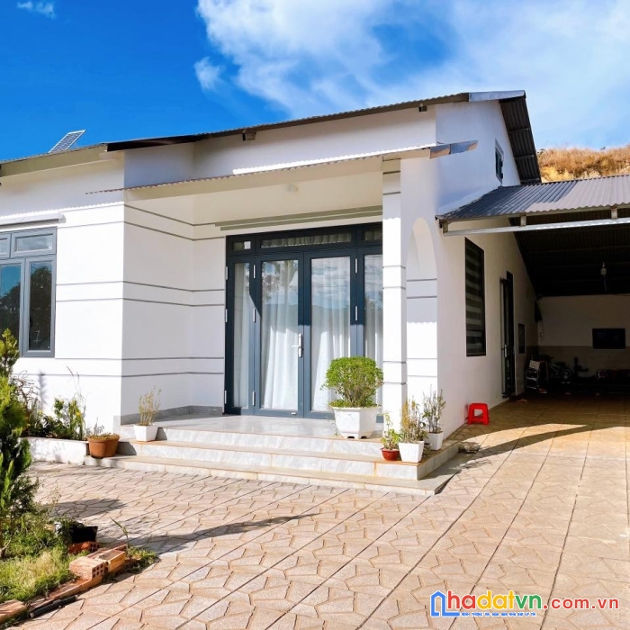 Bán nhà sân vườn nam ban huyện lâm hà 1400m2