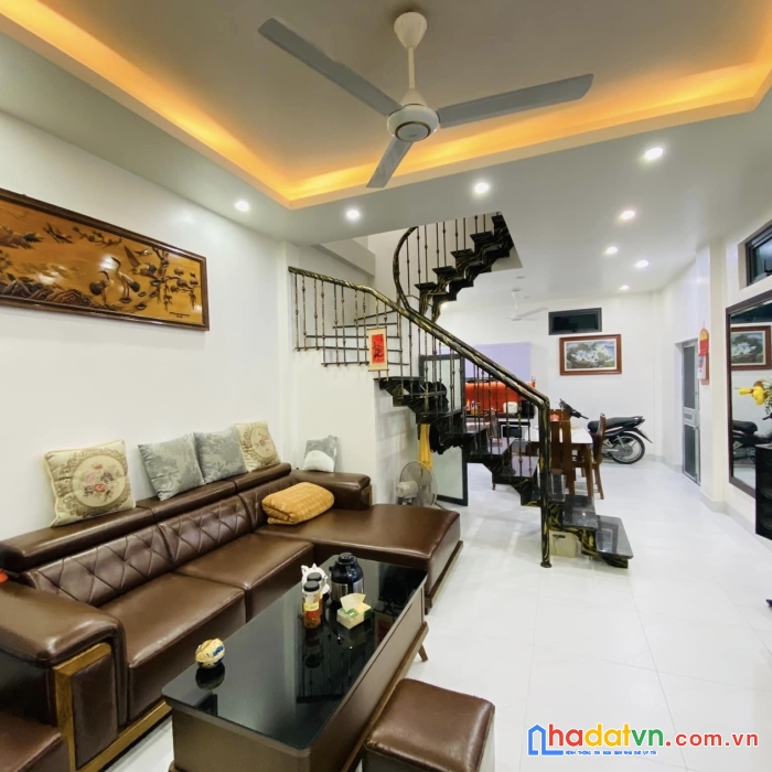 Nhà đẹp trung tâm quận đống đa  – sát phố  - gần ô tô.