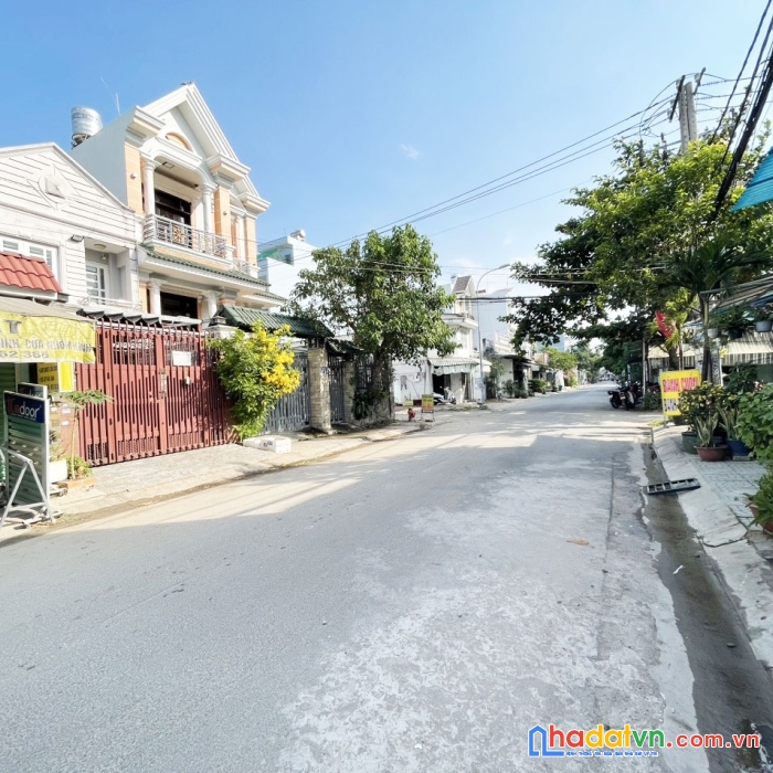 Mặt tiền kinh doanh đa ngành - ngang khủng 8m - dt.200m2 - bán đất tặng nhà 3 tầng. chỉ 60 triệu