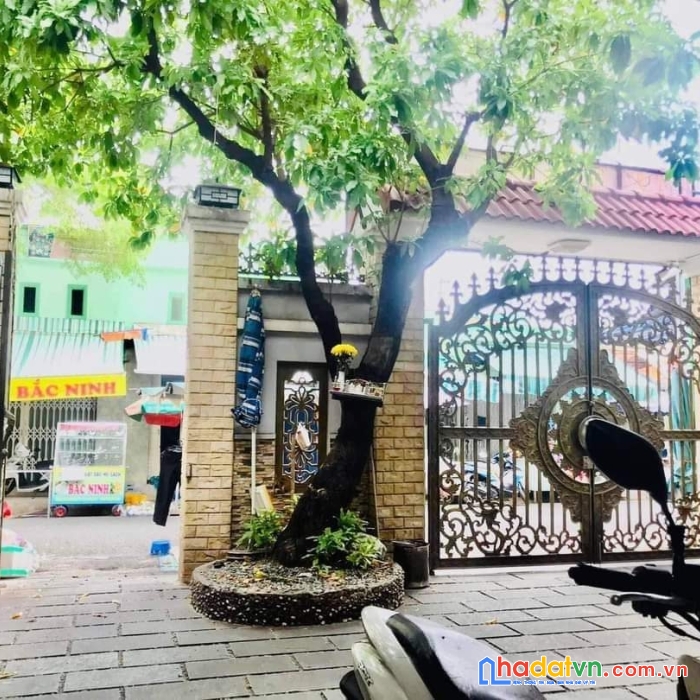 Biệt thự sang trọng bình tân, ôtô ngủ trong nhà, ngay chợ bình long, full nội thất đắc đỏ, nhà rất