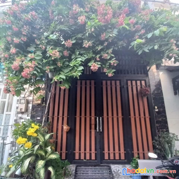 Bình tân, hẻm xe hơi sát mặt tiền, gần mã lò, lê văn quới, ngã 4 bốn xã, sổ vuông vức, nhà rất mới
