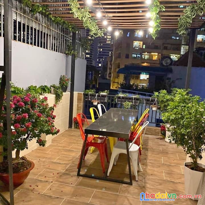 Chính chủ bán nhà bề ngang 4m x dài 19m, 5 tấm, đường to, đẹp, giá 7.8 tỷ tl